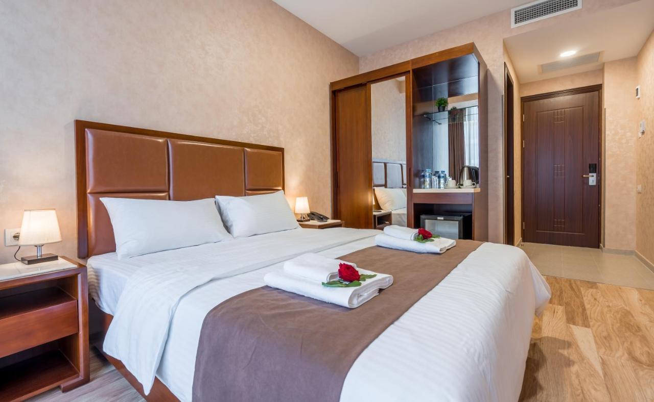 Aura Hotel Tbilisi Esterno foto