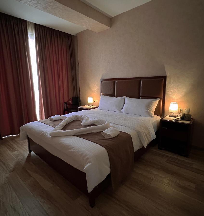 Aura Hotel Tbilisi Esterno foto