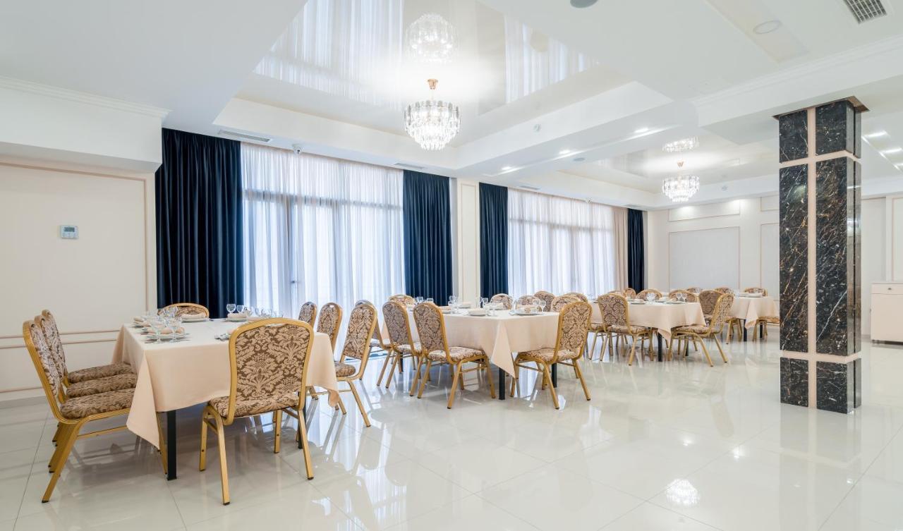 Aura Hotel Tbilisi Esterno foto