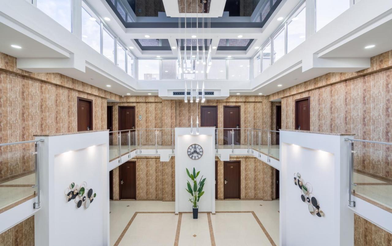 Aura Hotel Tbilisi Esterno foto