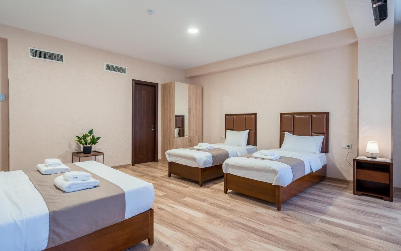 Aura Hotel Tbilisi Esterno foto