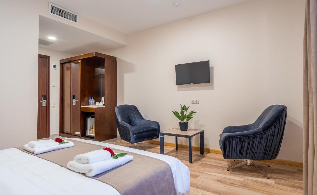 Aura Hotel Tbilisi Esterno foto