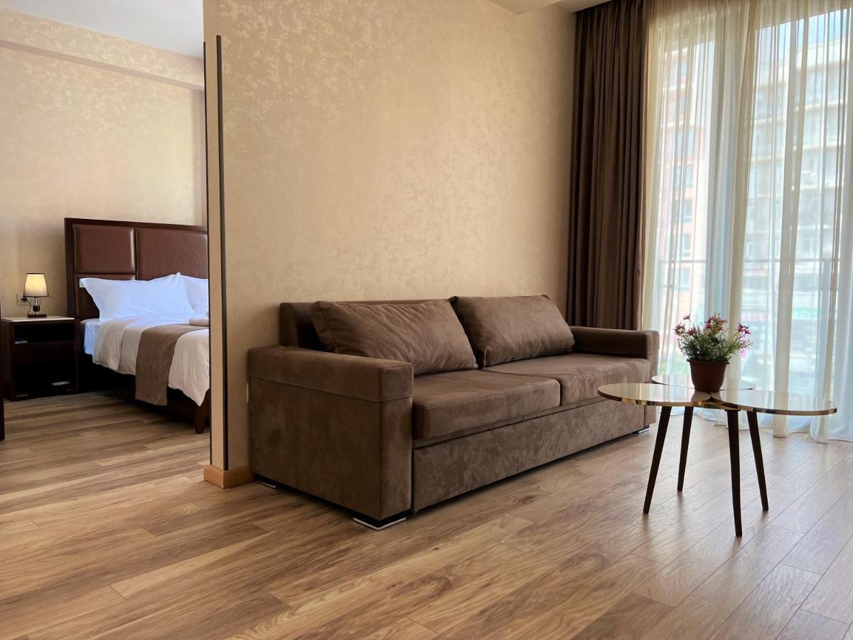 Aura Hotel Tbilisi Esterno foto