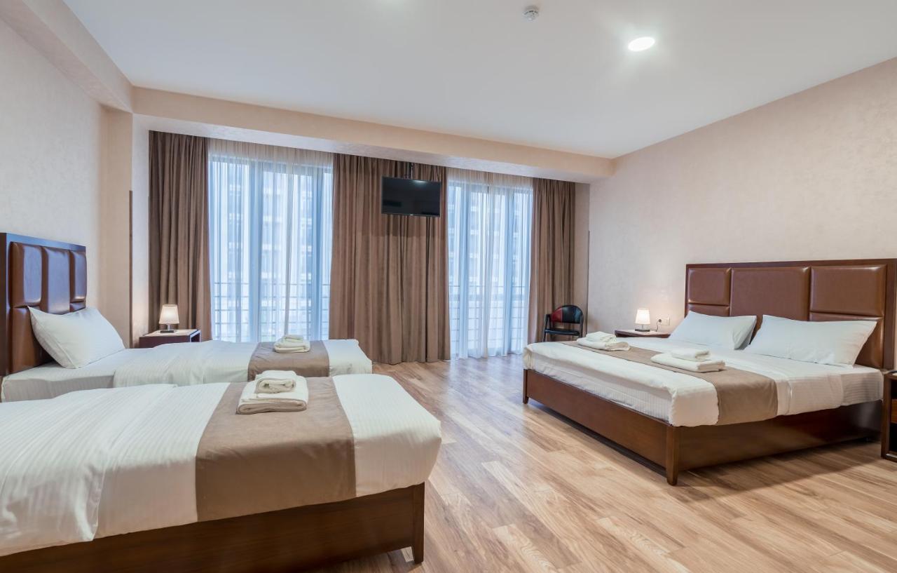 Aura Hotel Tbilisi Esterno foto