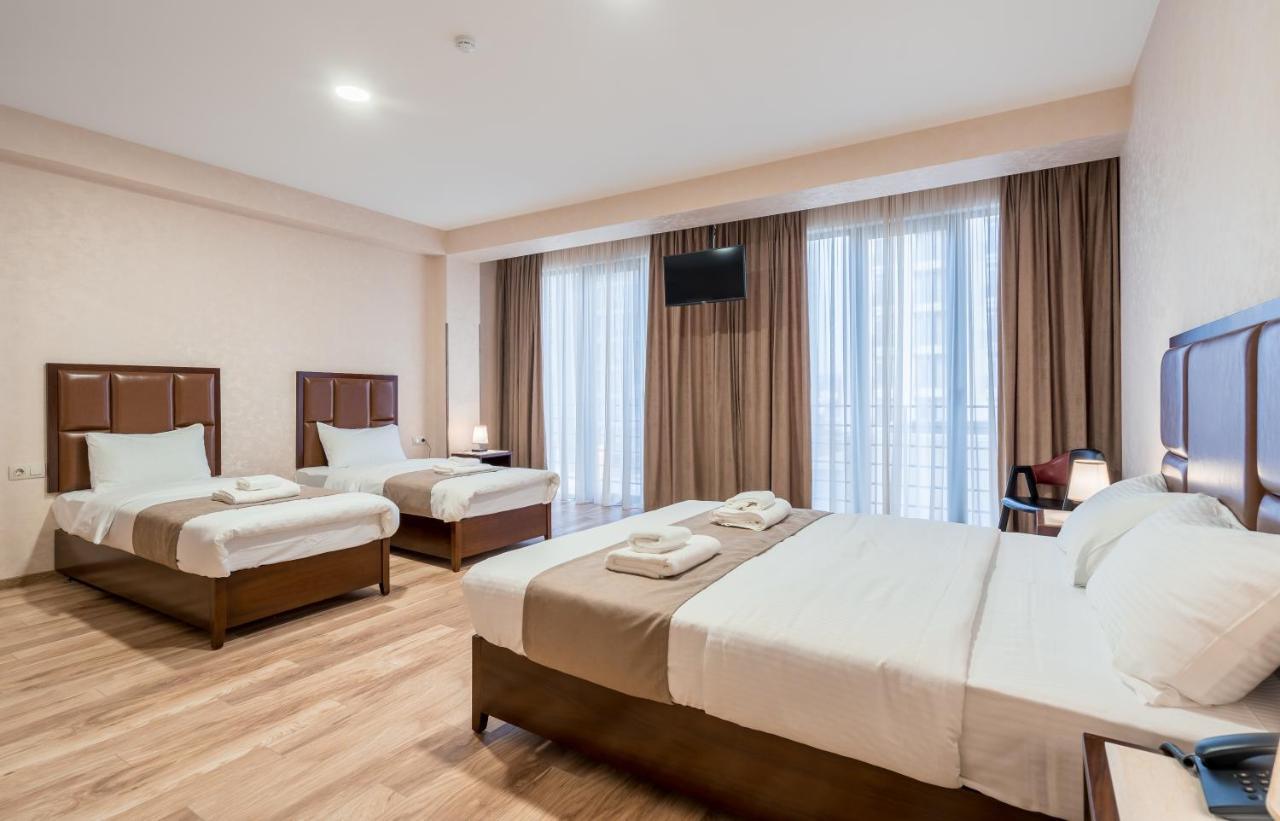 Aura Hotel Tbilisi Esterno foto
