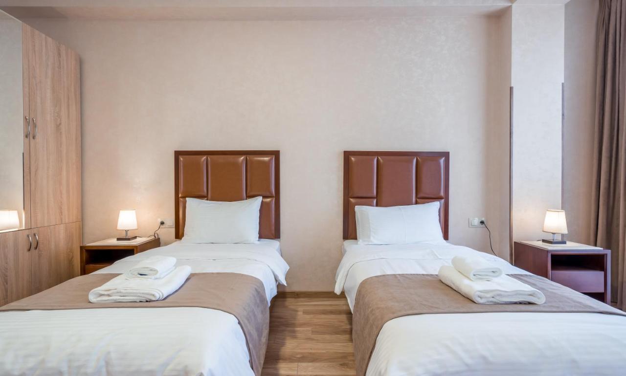 Aura Hotel Tbilisi Esterno foto
