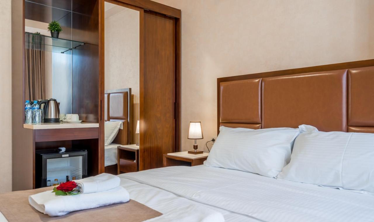 Aura Hotel Tbilisi Esterno foto