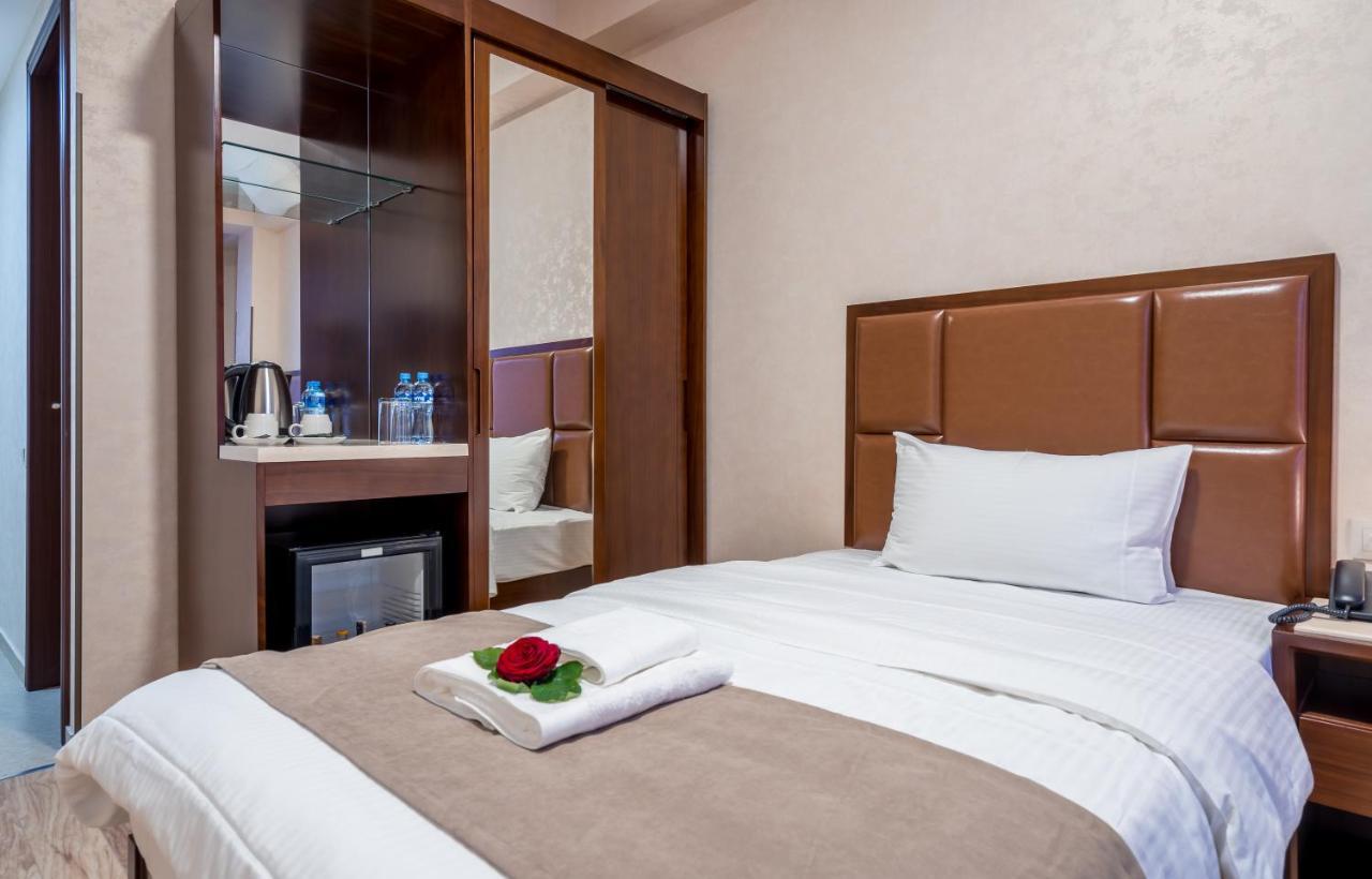Aura Hotel Tbilisi Esterno foto