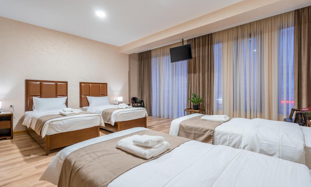 Aura Hotel Tbilisi Esterno foto