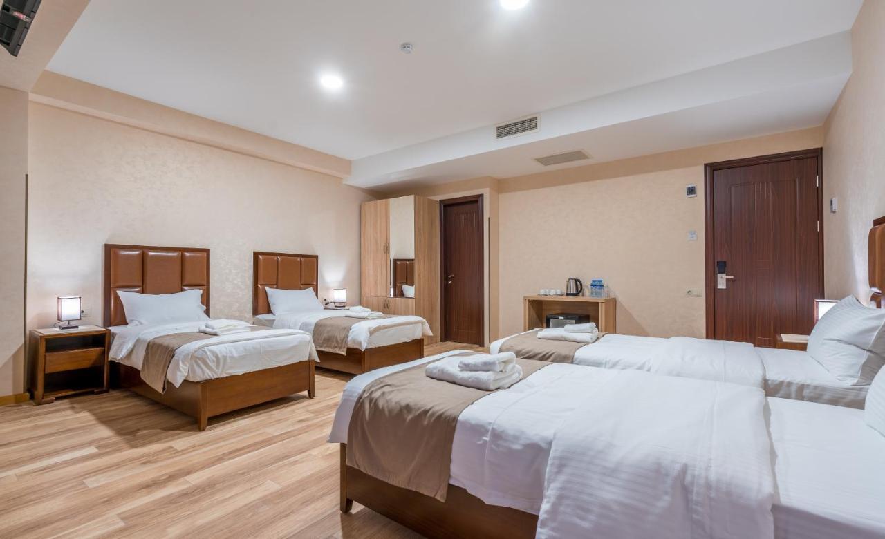 Aura Hotel Tbilisi Esterno foto