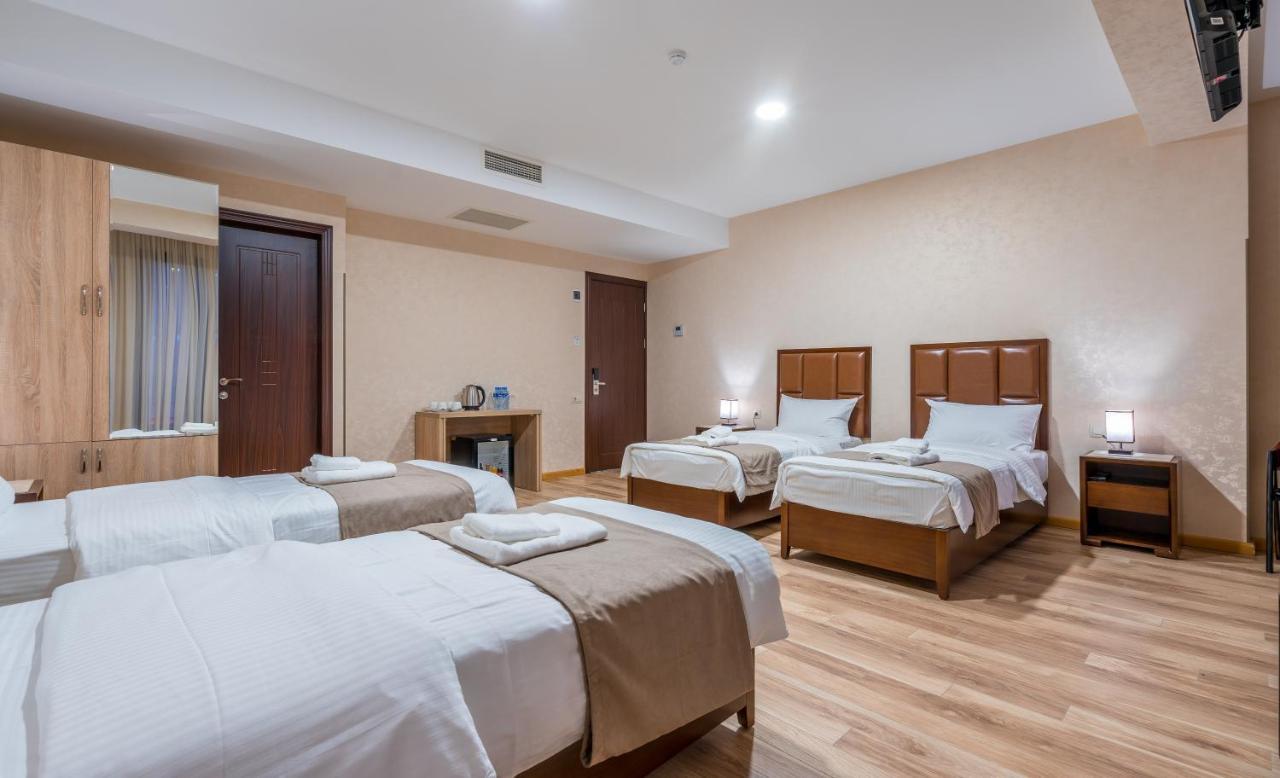 Aura Hotel Tbilisi Esterno foto