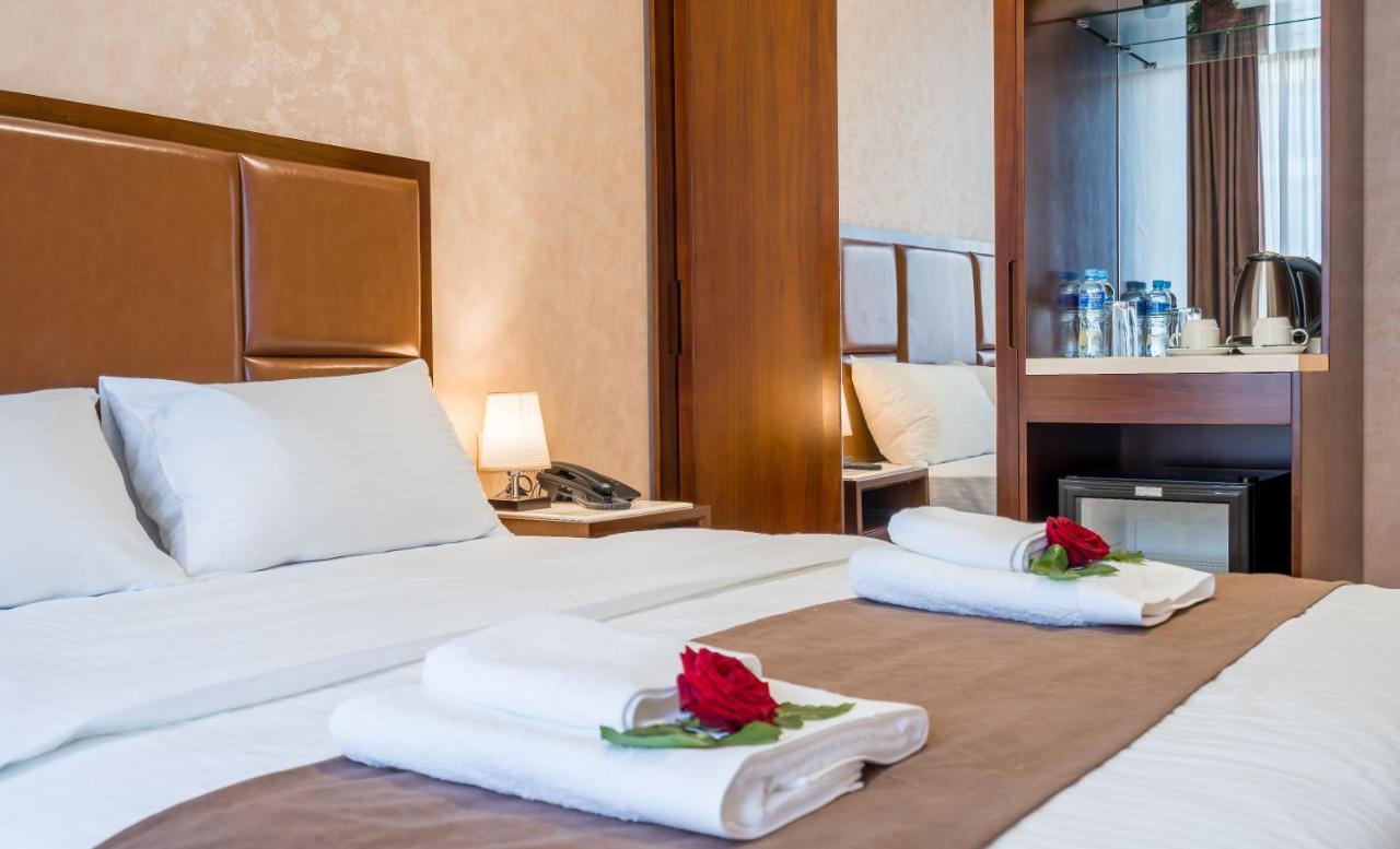Aura Hotel Tbilisi Esterno foto