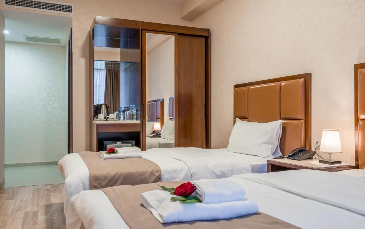 Aura Hotel Tbilisi Esterno foto