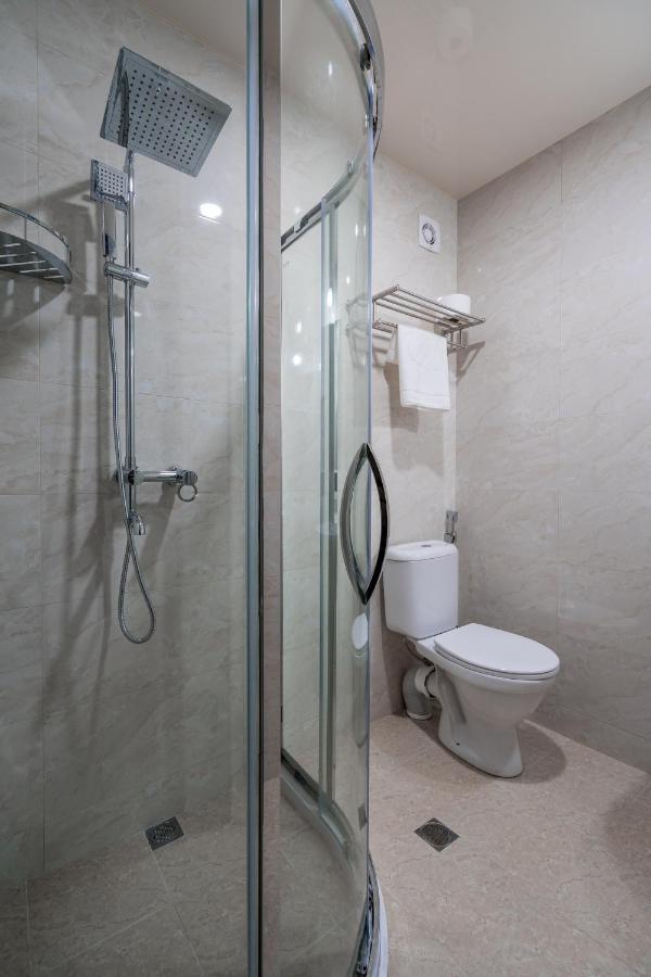 Aura Hotel Tbilisi Esterno foto