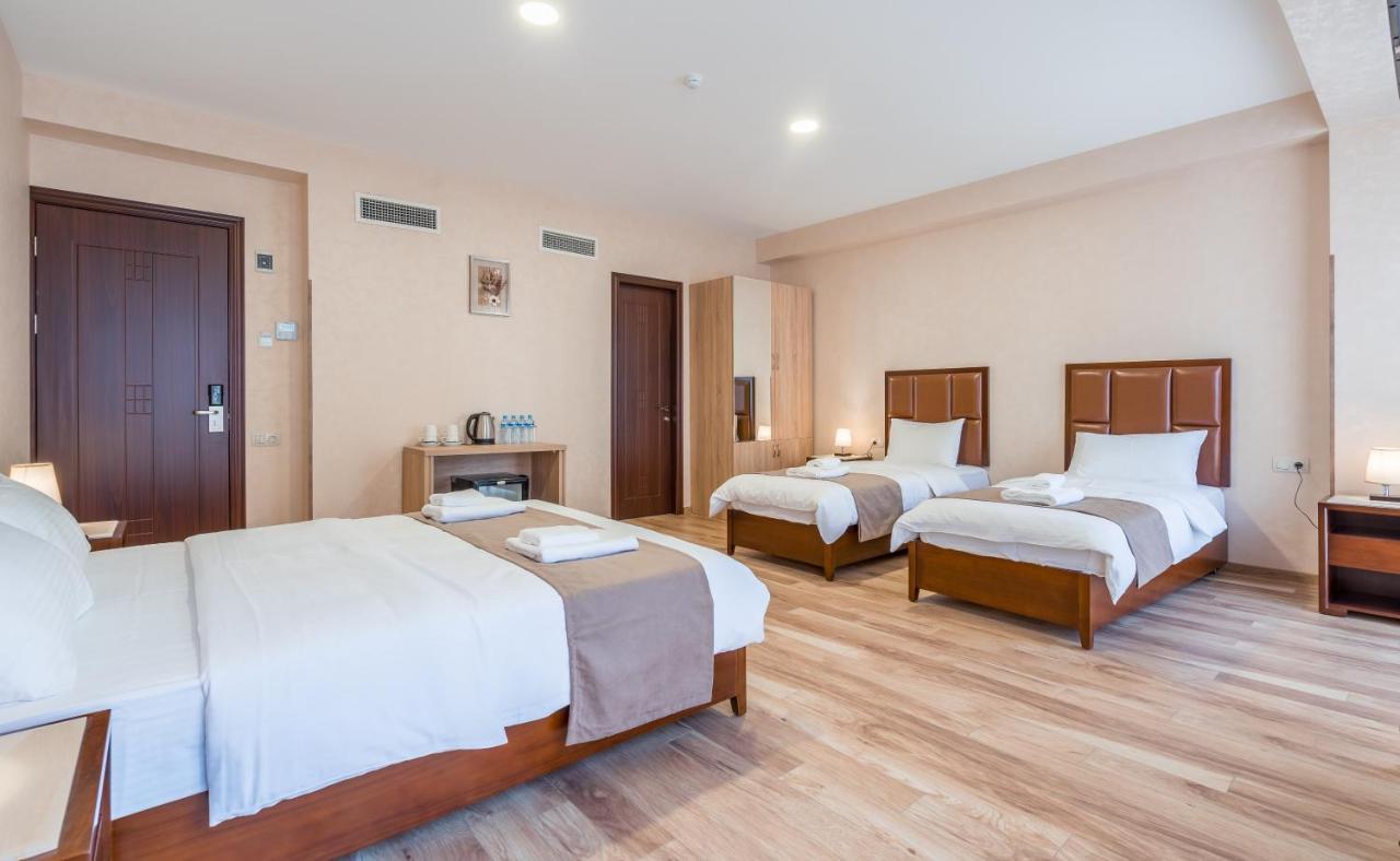 Aura Hotel Tbilisi Esterno foto