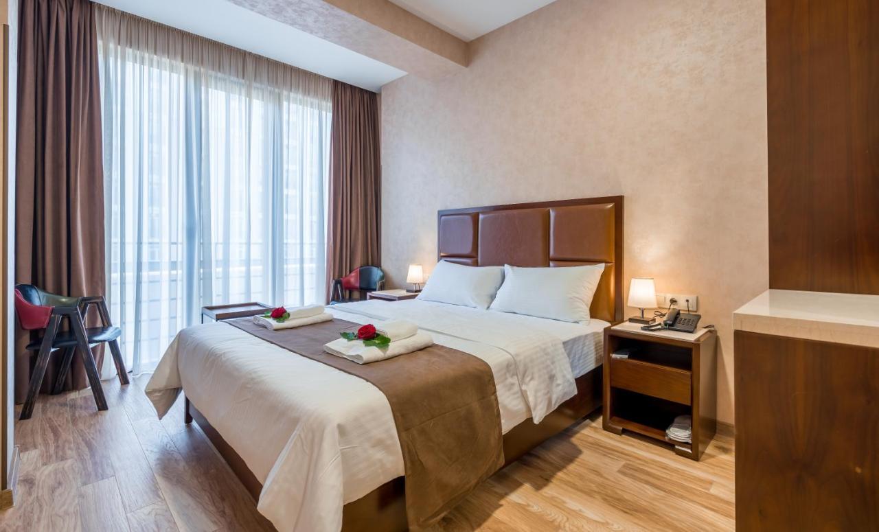 Aura Hotel Tbilisi Esterno foto