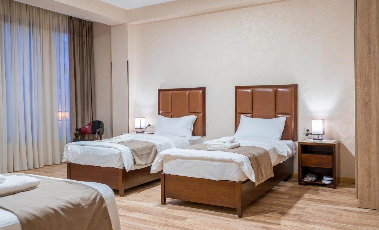 Aura Hotel Tbilisi Esterno foto