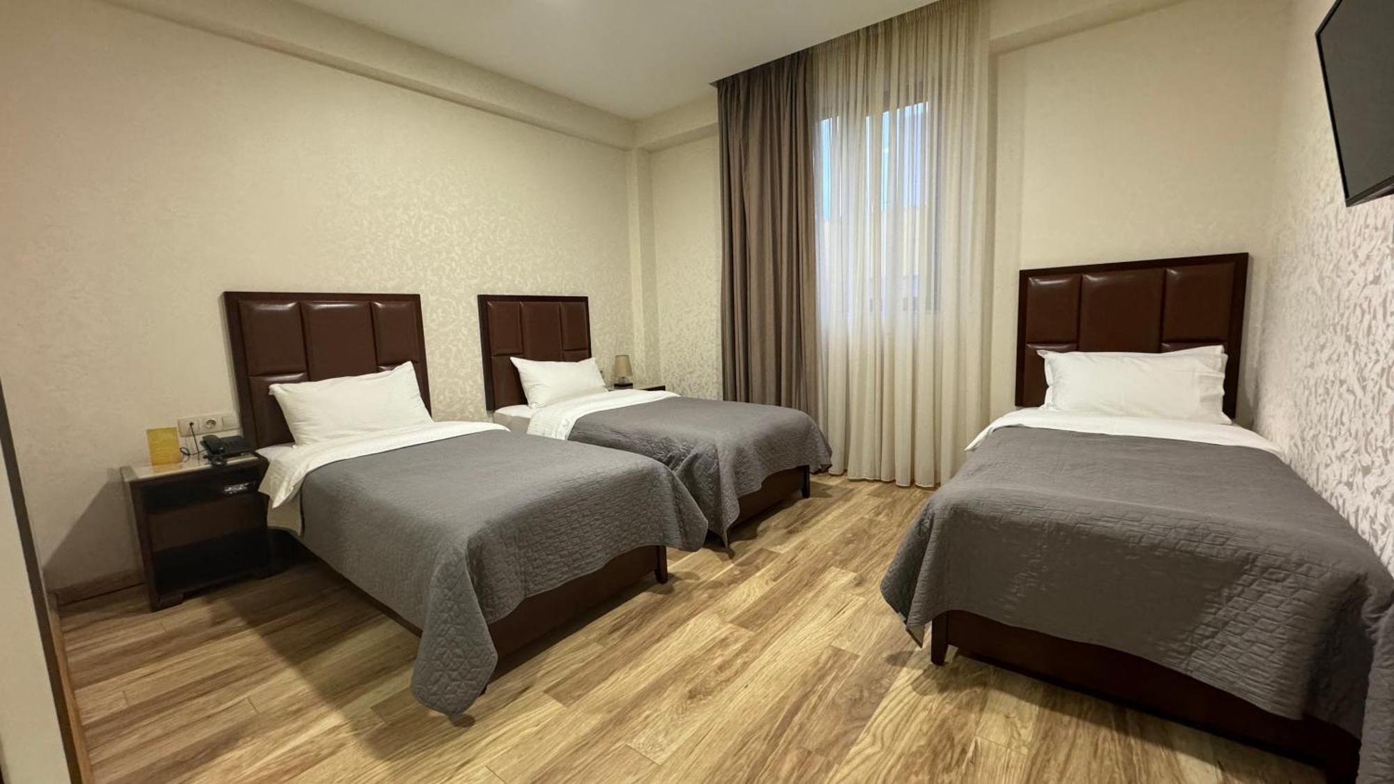 Aura Hotel Tbilisi Esterno foto